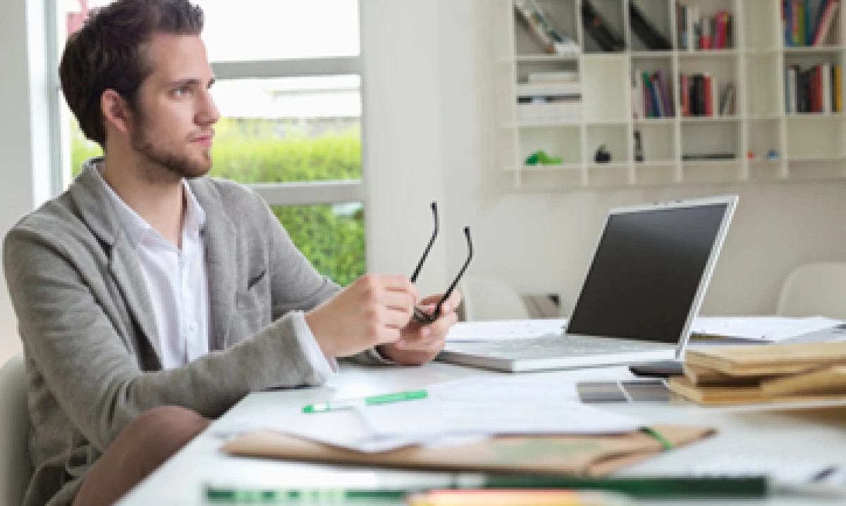 La flexibilidad de horarios y el ahorro de tiempo están entre los principales beneficios del trabajo en casa. (Foto: Getty Images)