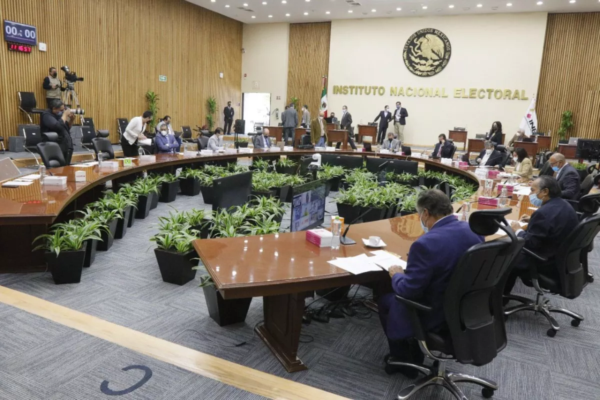 INE presenta controversia constitucional contra Plan B de AMLO