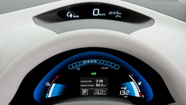 Una combinación entre el sistema de frenado y las baterías, le permiten transitar hasta 160 Km/h.