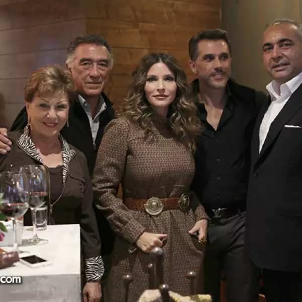 Norma Mayer, Rubén Mayer, Issabela Camil, Sergio Mayer y Tony Shandú