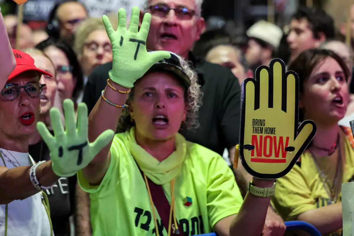 Miles de personas protestan en Tel Aviv contra el plan de control en Gaza