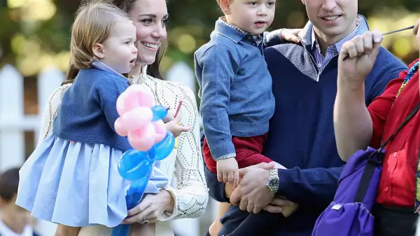 Príncipe George y Charlotte en la fiesta de niños Victoria