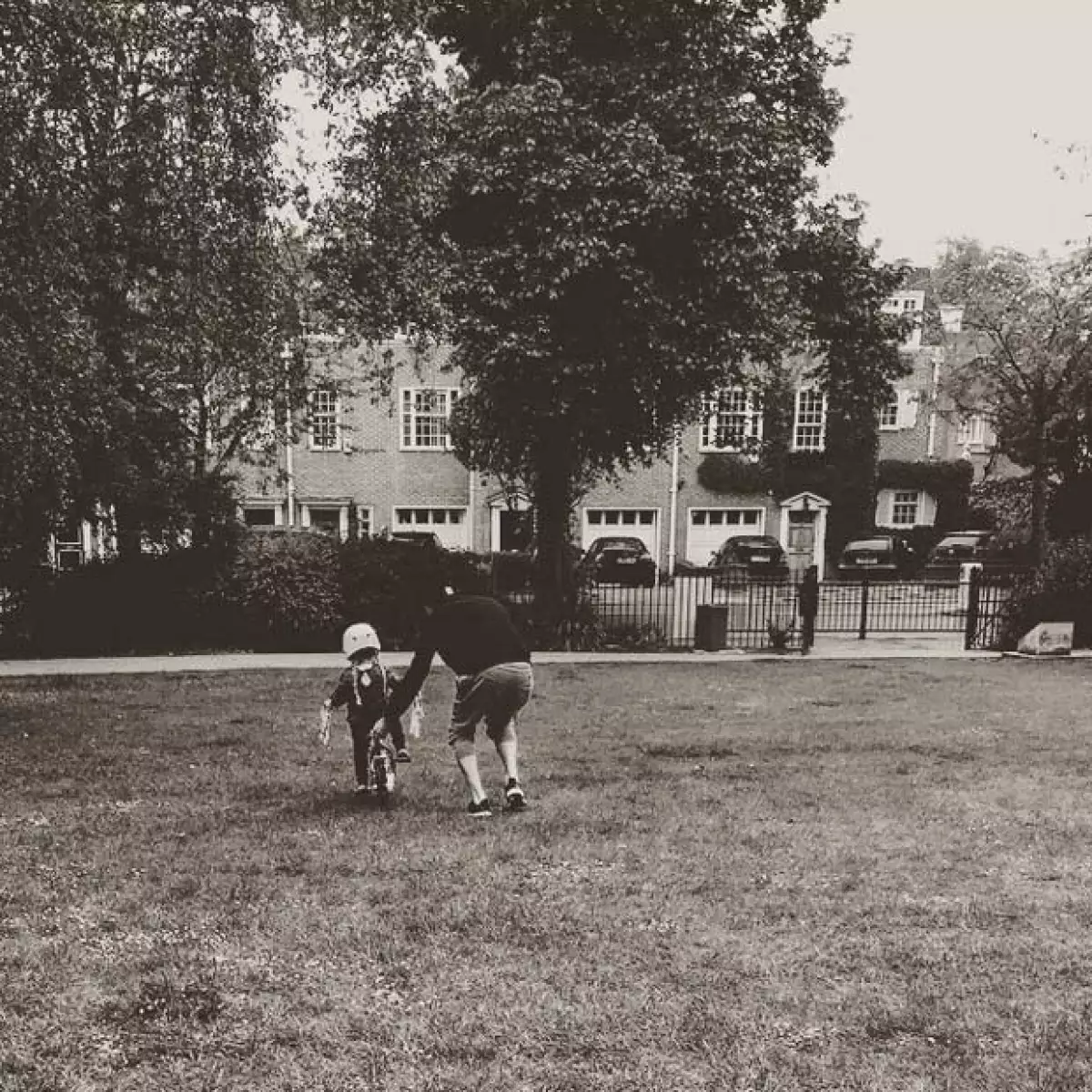 Pero estas no han sido las únicas habilidades de la hermana menor de Brooklyn, pues también ha comenzado a andar en bicicleta.