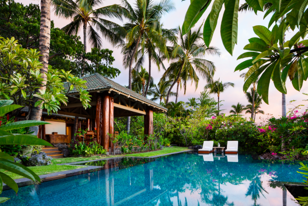 Sotheby's-Hawai-alberca