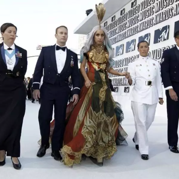 Lady Gaga, uno de los personajes más vitoreados en la alfombra roja.