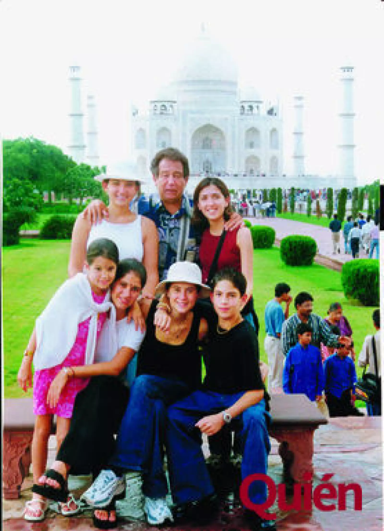 Lorena González, Clara González, Eugenia González, Victor González Jr, Mariana Arévalo, Victor González, Jessica González