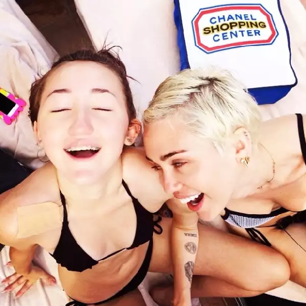 Miley tiene una excelente relación con su hermana menor Noah.
