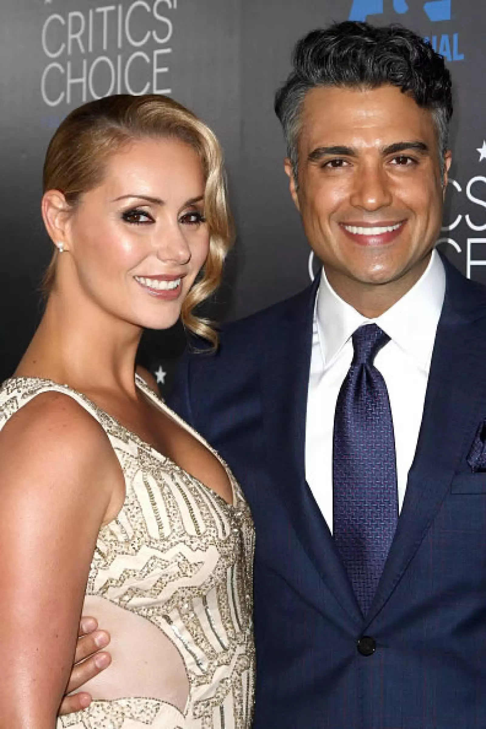 Los dos lucieron guapísimos y elegantes, acordes a la ocasión.