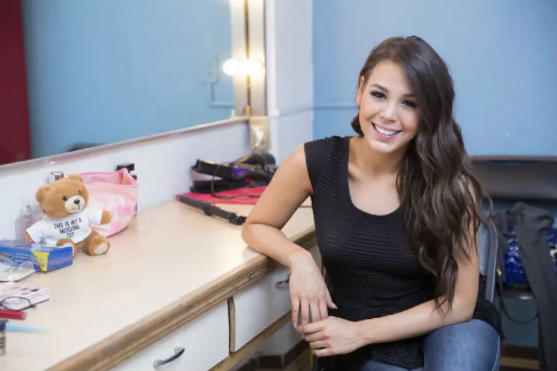 Visitamos a la actriz y cantante en el ensayo del musical “Hoy no me puedo levantar”, donde compartió su sentir hacia las críticas que vive actualmente y el motivo real de su cambio de apariencia.