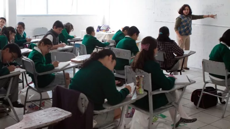 Maestra clase secundaria