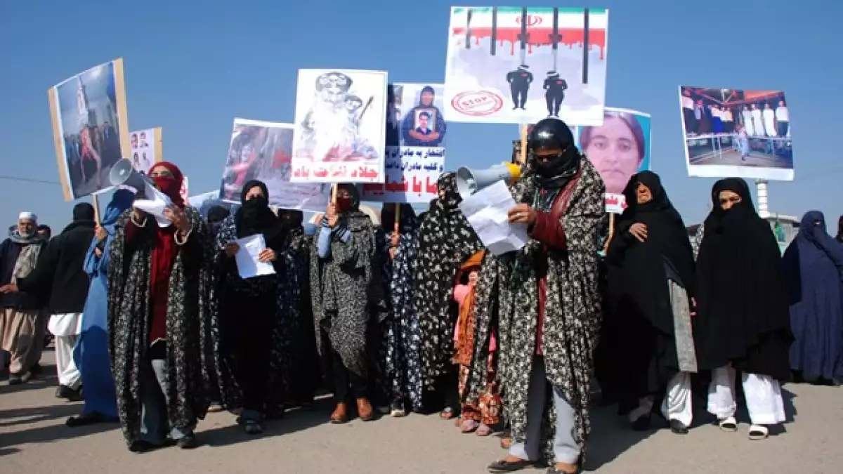 Mujeres afganas protestan en Kabul contra el regimen Iran