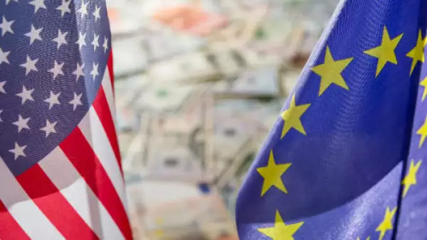 banderas de EU y la Uni�n Europea