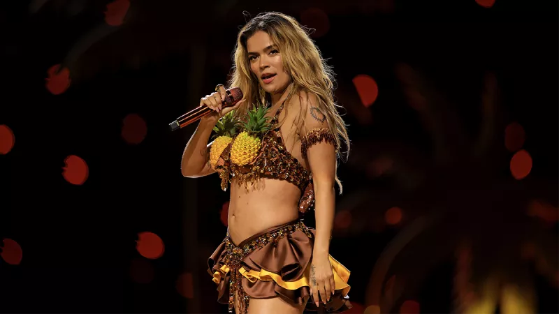 karol-g-victorias-secret-fashion-show