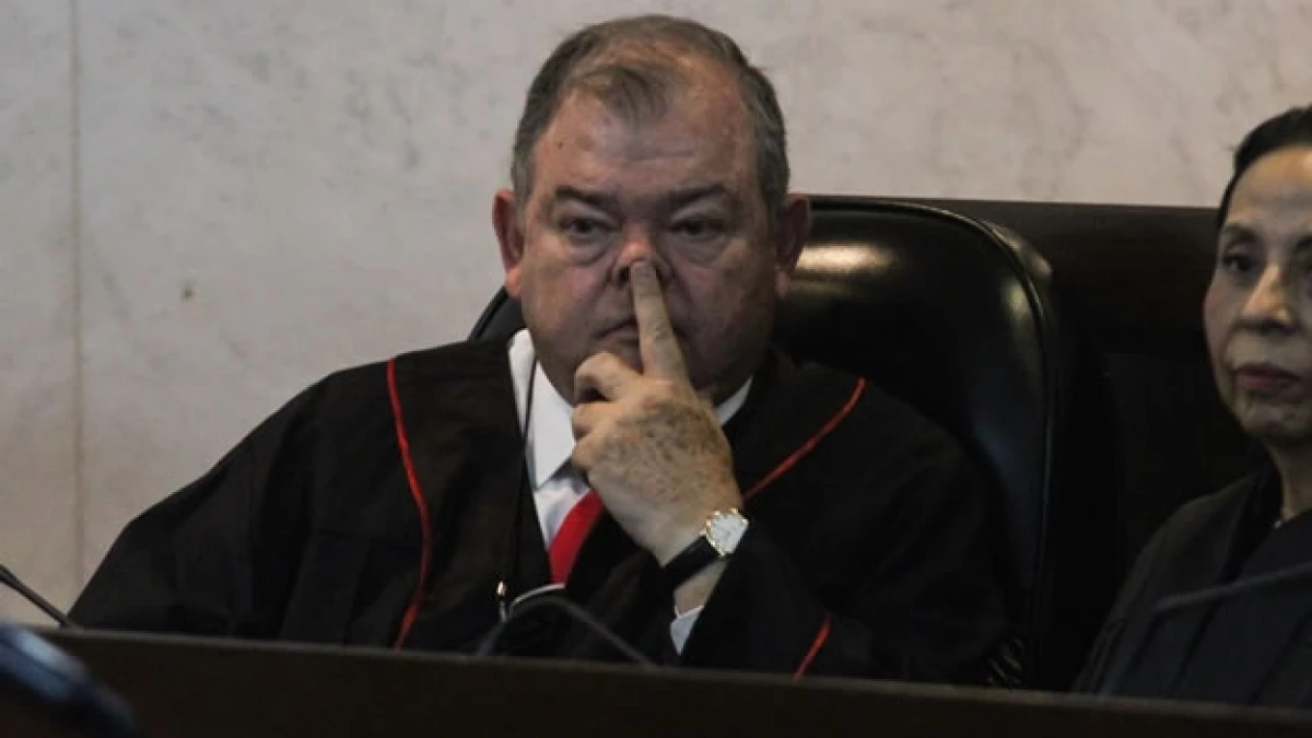 Edgar Elías Azar tomaría protesta como presidente del TSJDF, pero un tribunal decidió suspenderla
