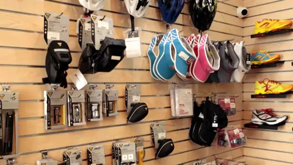 Guillermo Sesma y Regina Seemann motivados por su afición al ciclismo inauguraron una tienda especializada llamada Bikes DF, en el corazón de Polanco.