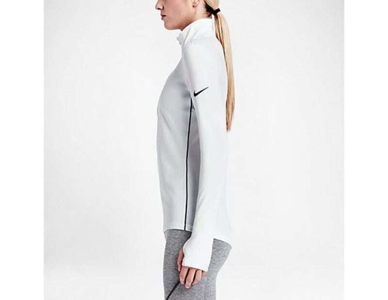 El Pro Hyperwarm Half Zip es de Nike.