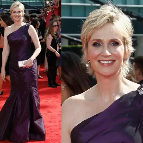 Jane Lynch, la intrépida y arrogante entrenadora de las porristas, Sue Sylvester.