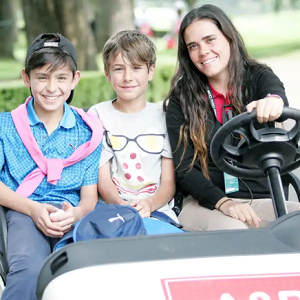 Gerónimo Alvarez,Sebastián Legarreta y Rosina Oruñuela