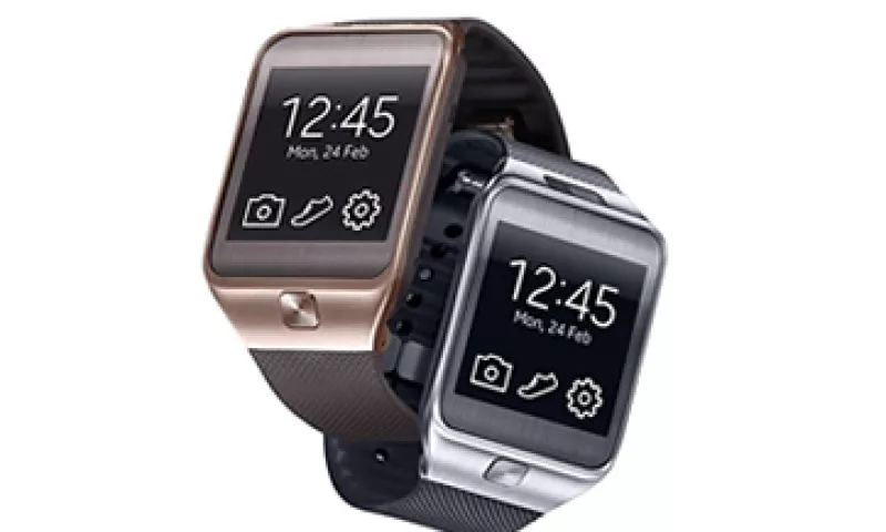 El reloj inteligente Gear Fit de Samsung registra el progreso de tu actividad física diaria. (Foto: tomada de Facebook/SamsungMobile)