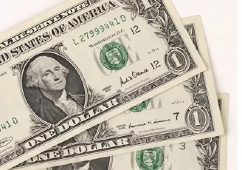 En ventanillas de bancos y casas de cambio, el peso operaba en 11.77 por dólar a la compra y en 12.17 por dólar a la venta. (Foto: Photos to go)