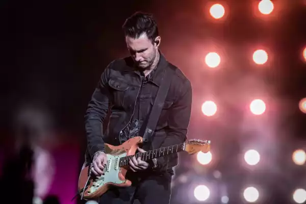 Solo de guitarra Adam Levine