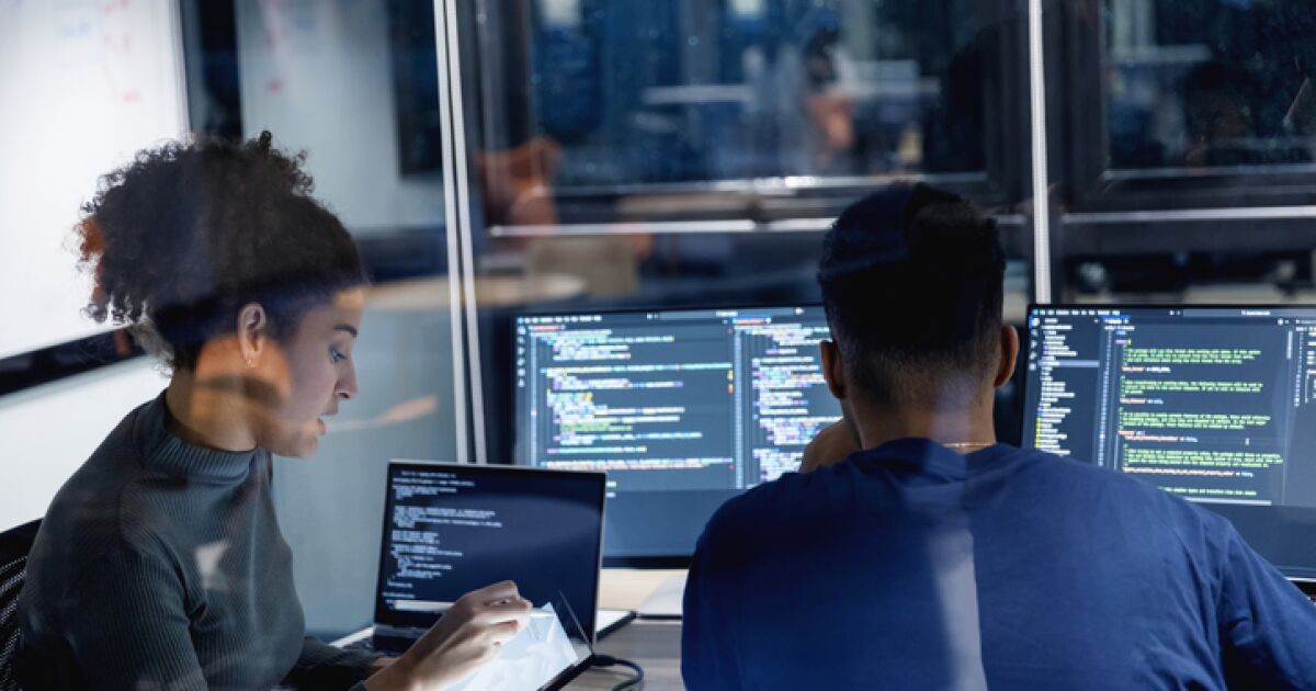 Solo 2 de cada 10 tienen una relación sana con su trabajo; la IA híbrida busca cambiarlo

El modelo, que combina procesamiento local y nube, promete reducir la carga operativa y mejorar la eficiencia sin depender de la conexión a internet.