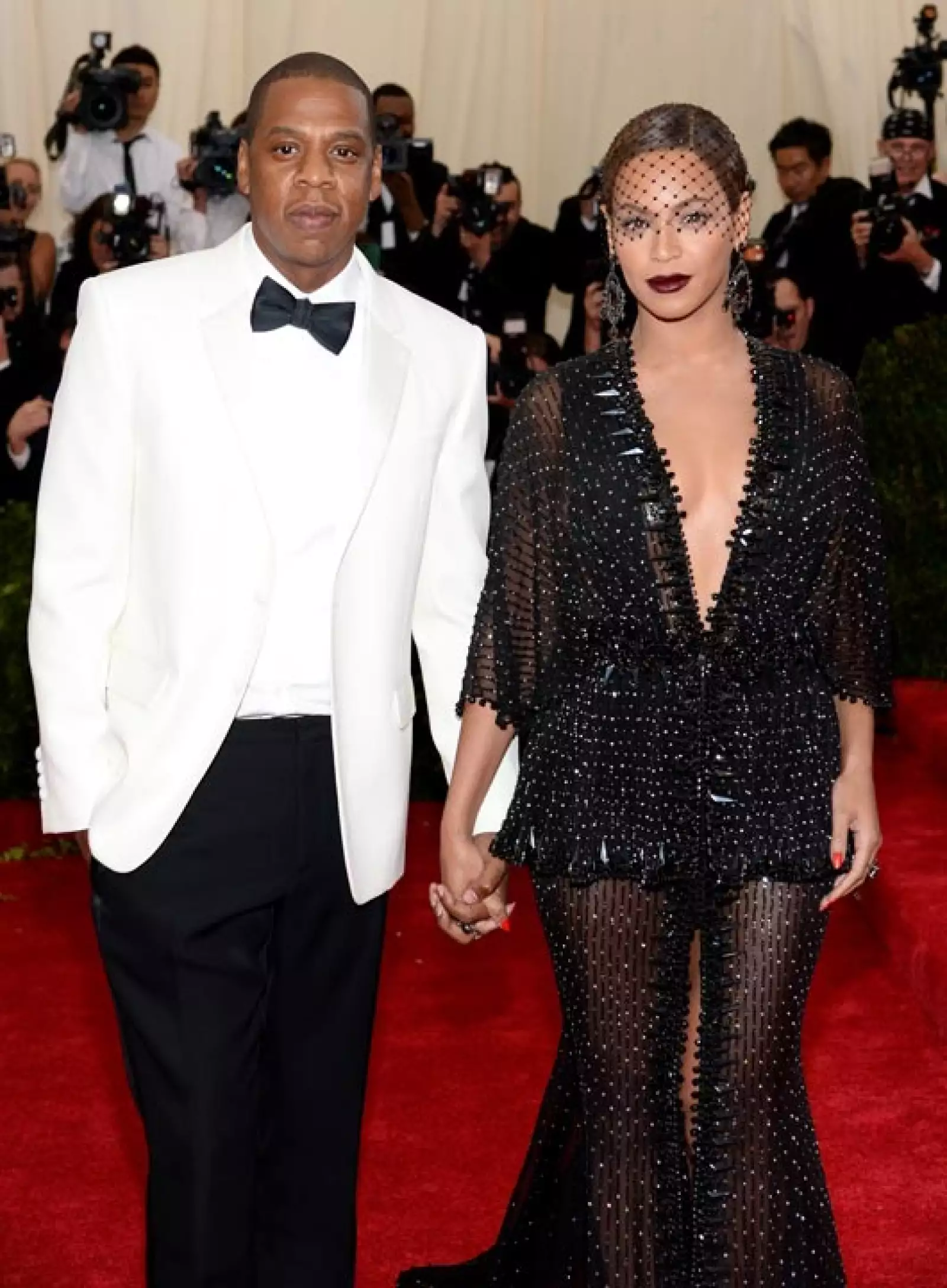 Jay-Z se lució con Beyoncé el pasado 14 de febrero, al regalarle un brazalete de oro y plata Tacori, que sólo puede abrirse con una llave en forma de corazón, y cuyo precio es de 2.5 millones de dólares.