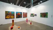 Galería con cuadros y piezas en Zona Maco