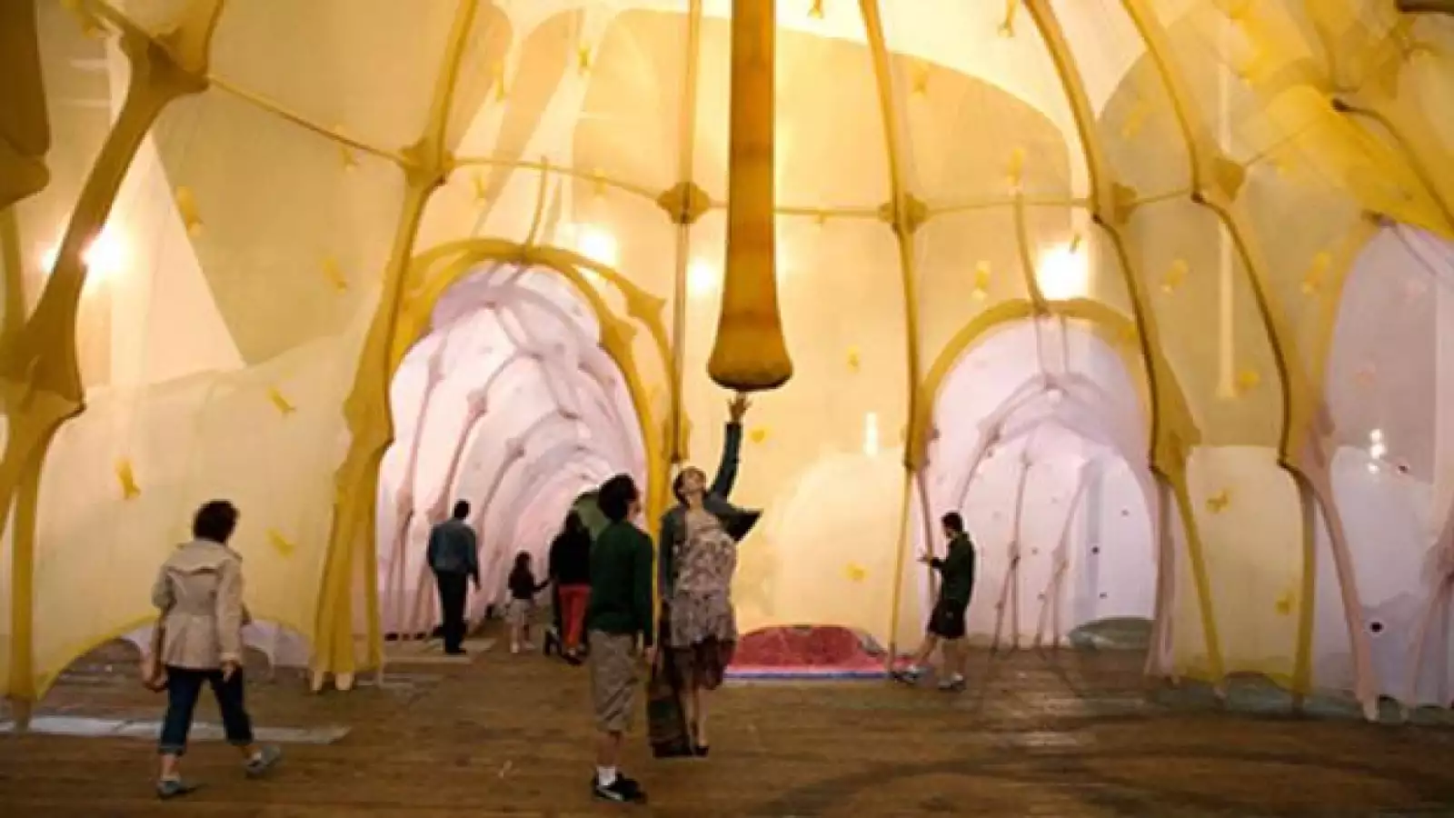 El mundo sensorial del brasileño Ernesto Neto