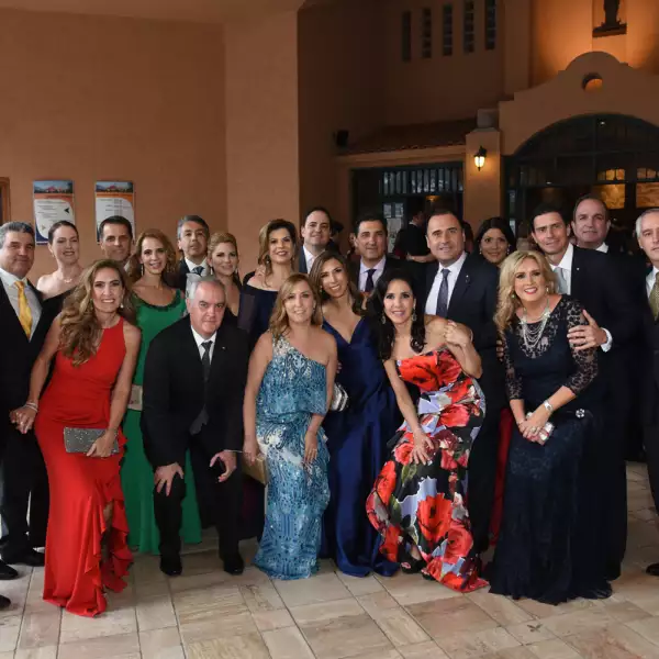 Grupo de asistentes a la misa.jpg