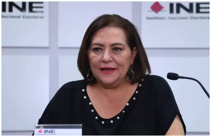 guadalupe taddei en el ine.jpg