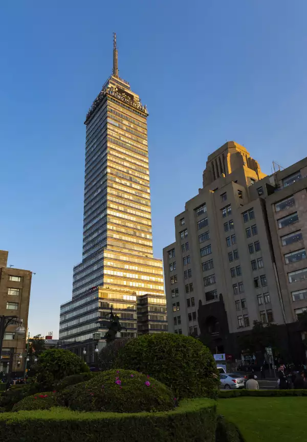 Torre Latinoamericana en una puesta de sol
