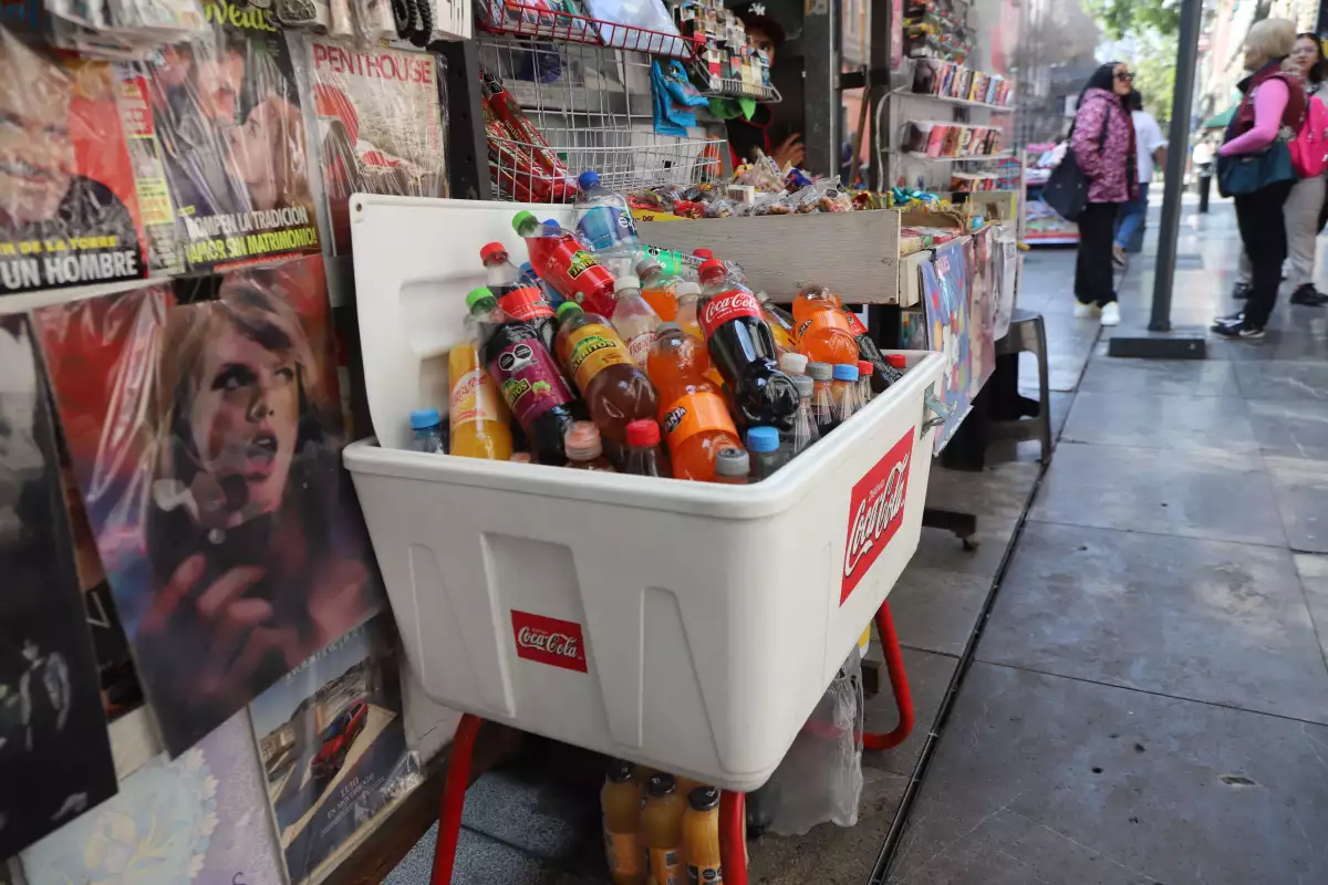 Sheinbaum defiende el aumento de impuestos al refresco es por salud, no por recaudación 