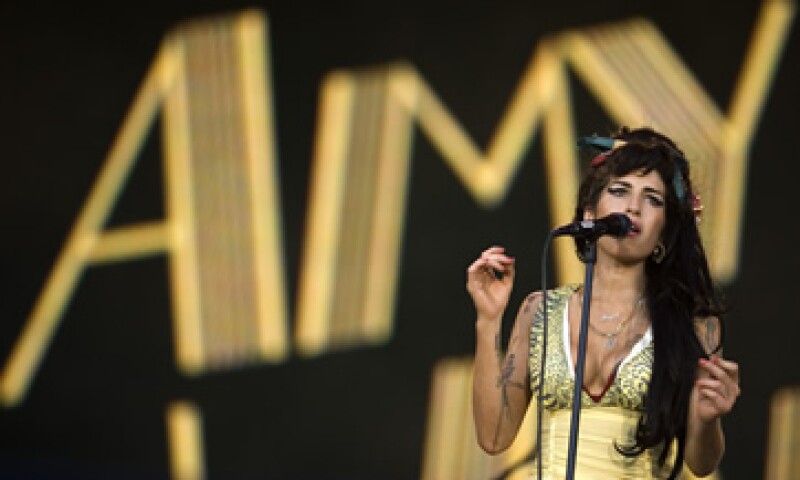 Amy Winehouse recibió cinco premios Grammy por su disco