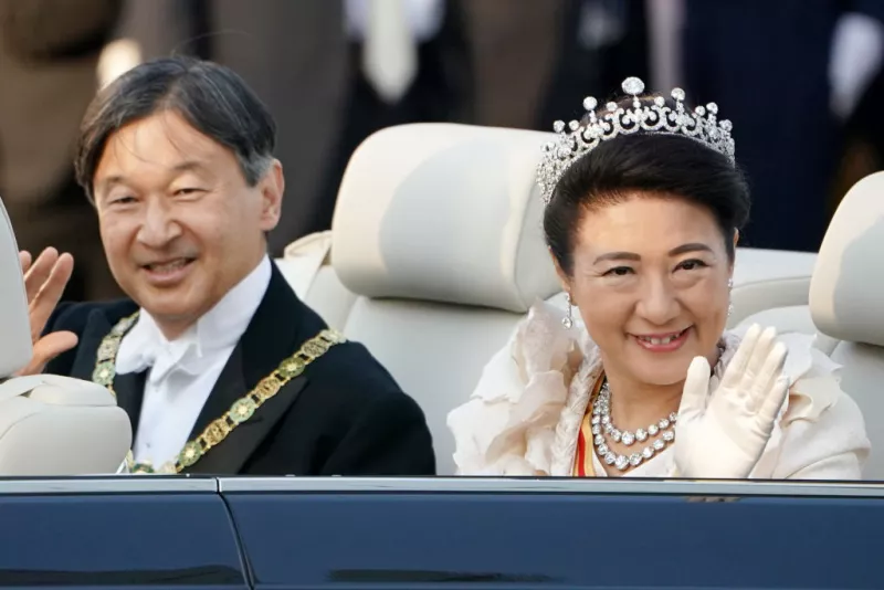 Naruhito y su esposa Masako