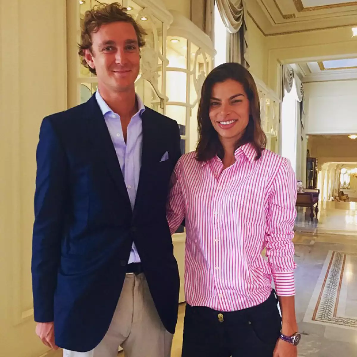 Pierre Casiraghi accedió amablemente a tomarse una foto con la empresaria mexicana.