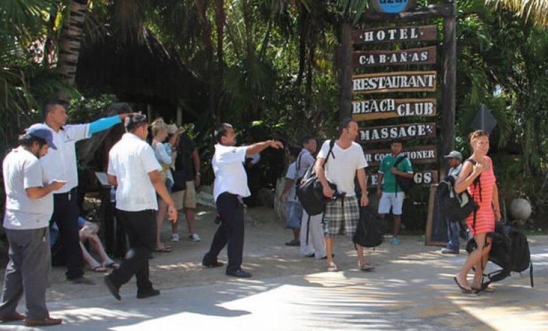 Durante el desalojo de uno de los cuatro hoteles.