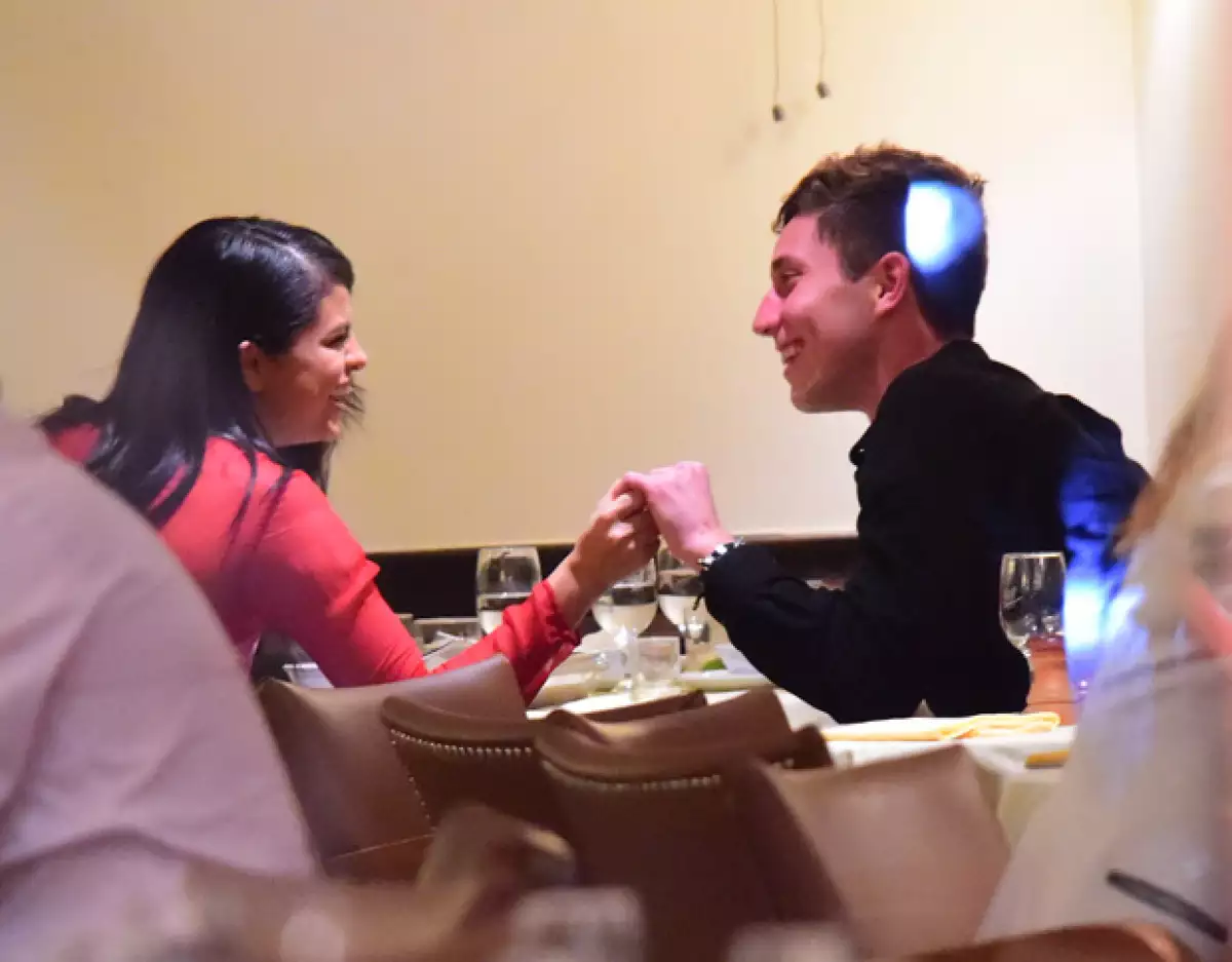 La cantante fue fotografiada cenando con Samuel Krost en Nueva York, donde demostraron que se entienden muy bien entre ellos.