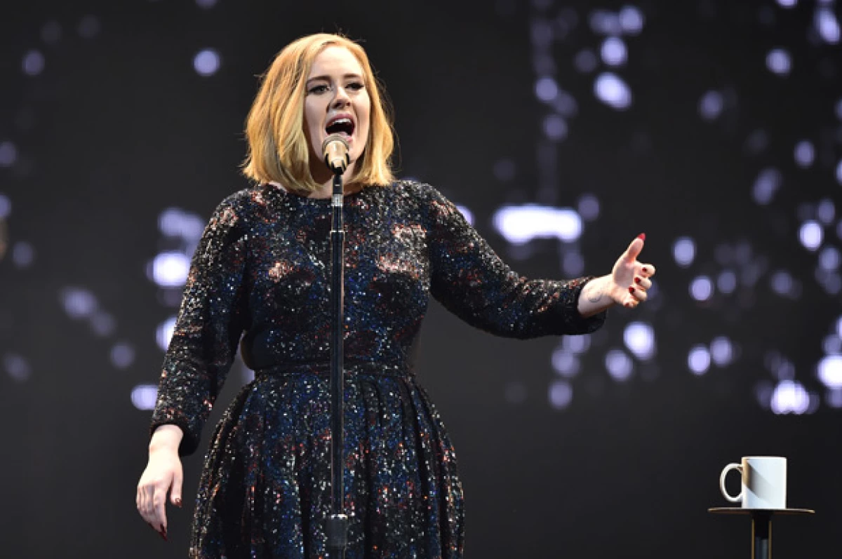 ¿Pucci, Armani o Gucci? Te contamos que diseñador viste a celebridades como Adele, Madonna o JLo en sus giras mundiales.