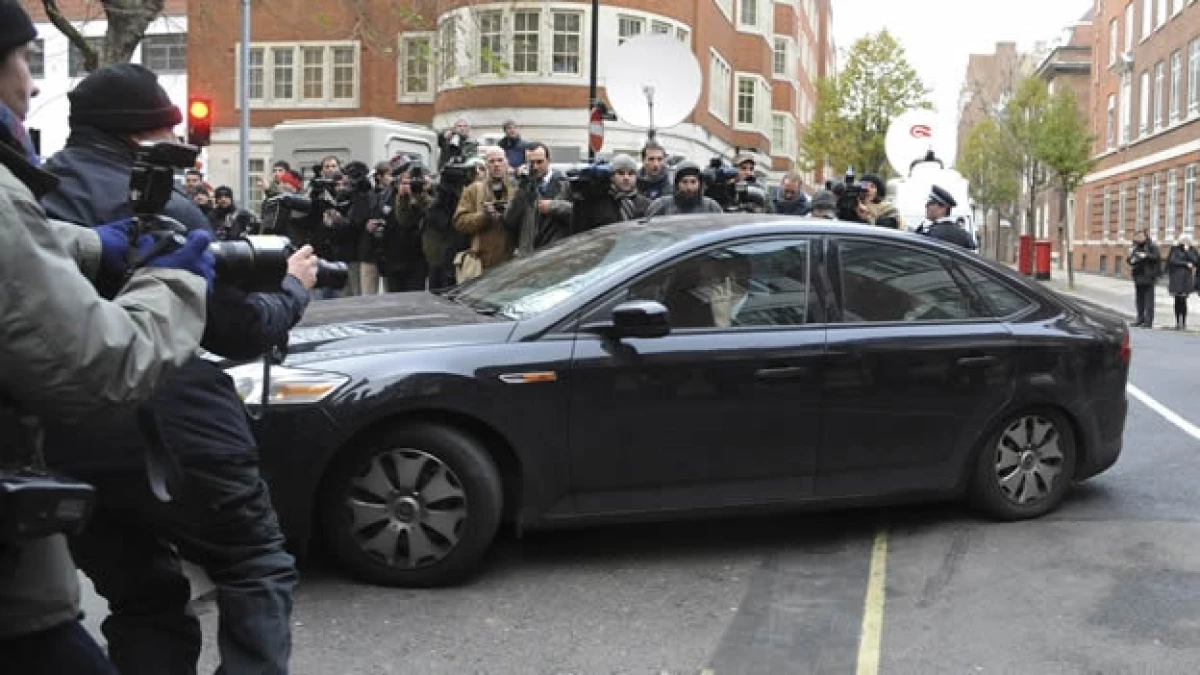 Llegada de Julian Assange a la Corte