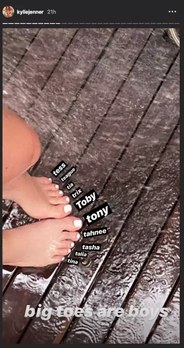 kylie-jenner-criticas-dedos