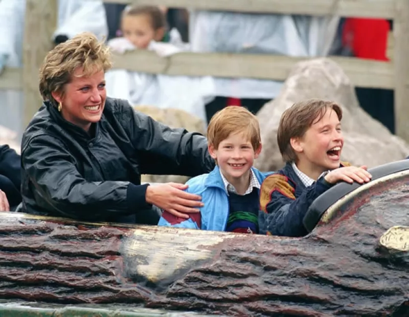 ¿De dónde vienen las dos abuelas del Príncipe de Cambridge, Carole Middleton y la fallecida Diana de Gales? Conoce más de su origen y educación.