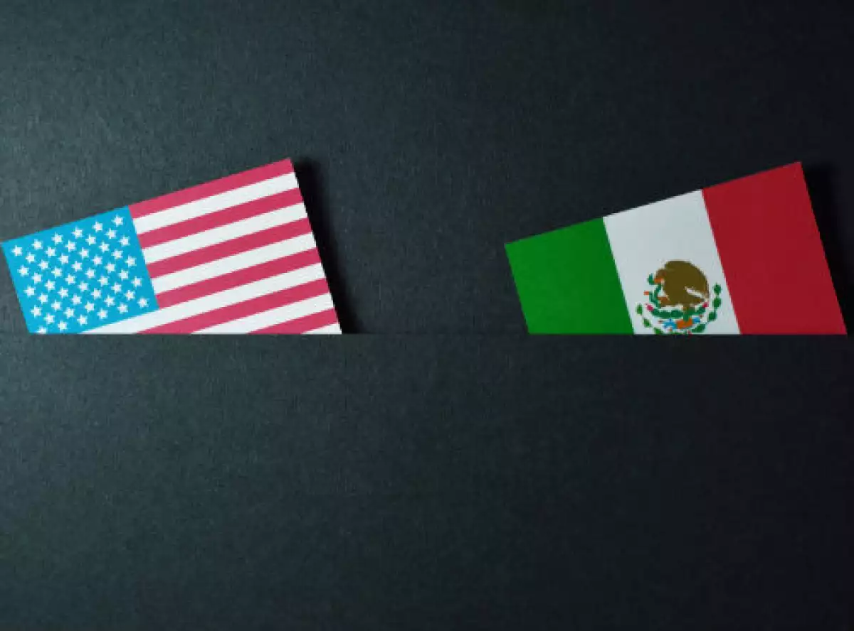 banderas de M�xico y Estados Unidos