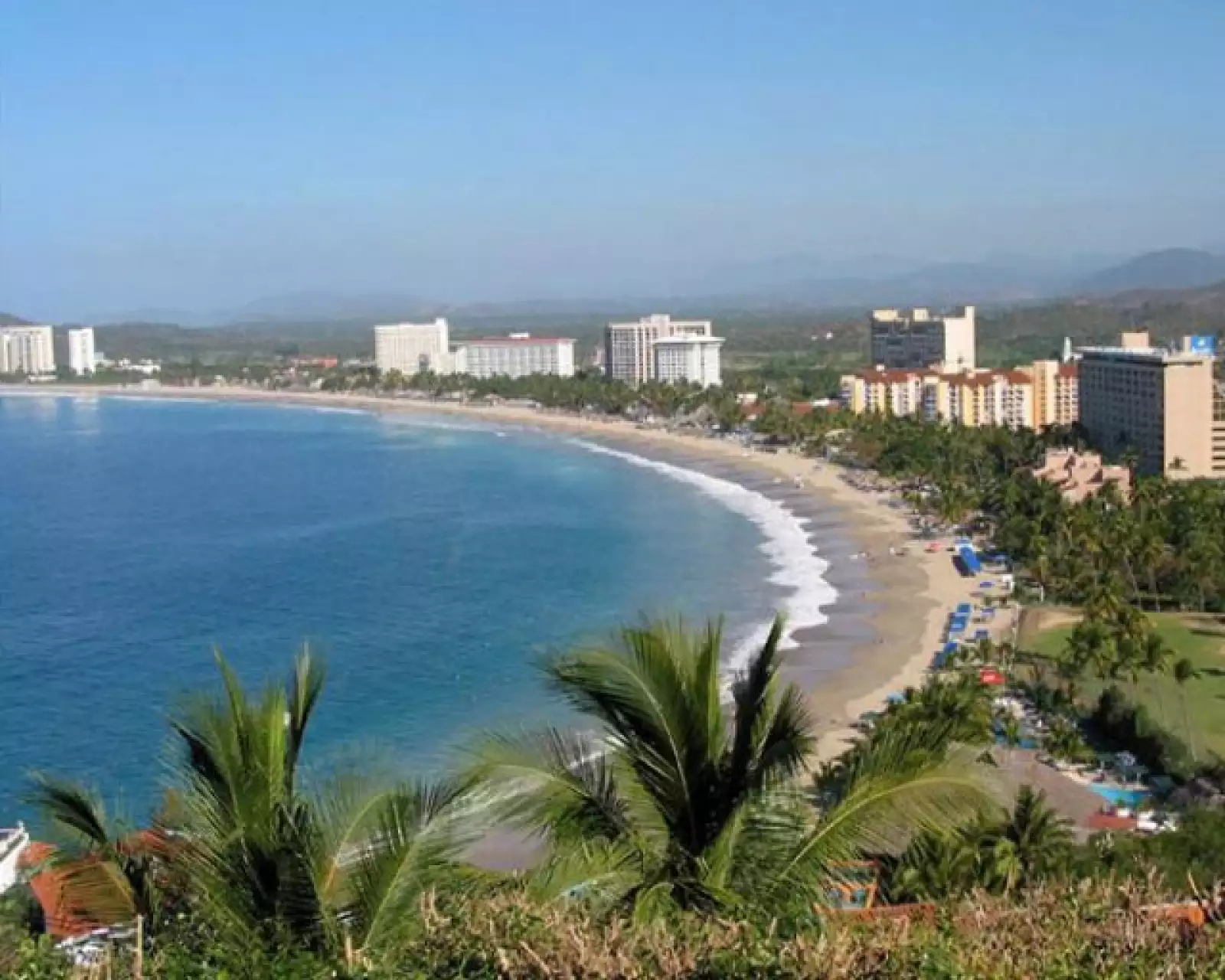 Ixtapa Zihuatanejo es la dualidad turística donde se combinan el placer de una vivencia en un puerto tradicional Mexicano. No dejes de visitarlo.