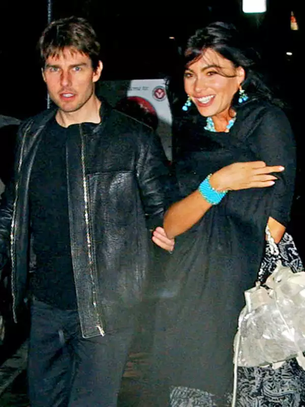 Fue vista en ocasiones con Tom Cruise, incluso antes de que él tuviera algo que ver con Katie Holmes.