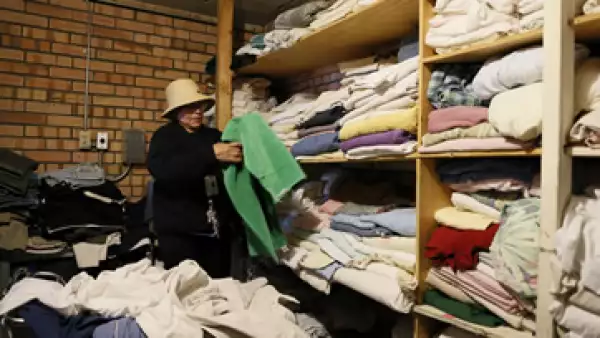 El centro atiende a los migrantes durante tres días, antes de que deban emprender su marcha. (Foto: EFE)