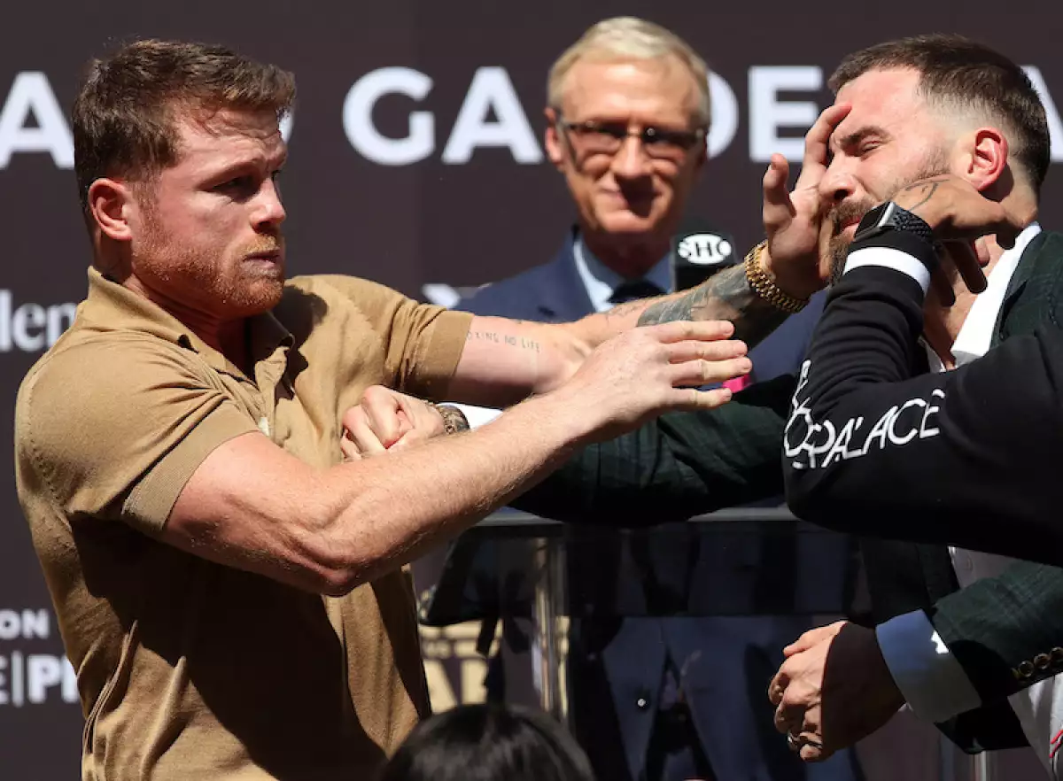 Saúl 'Canelo' Álvarez y Caleb Plant