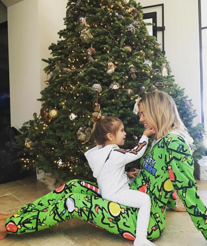 Parece que Khloé se ha refugiado en su familia tras su rompimiento y ha publicado numerosas fotos con ellos. Aquí aparece con su sobrina Penelope.