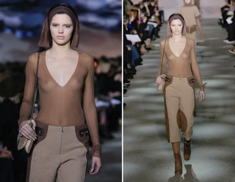 La joven de 18 años caminó por la pasarela de Marc Jacobs donde utilizó una blusa transparente que dejaba al descubierto su pecho.