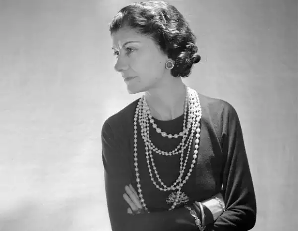 Coco Chanel liberó a las mujeres de los corsettes y los vestidos ajustados. Para ella, la comodidad era lo importante.